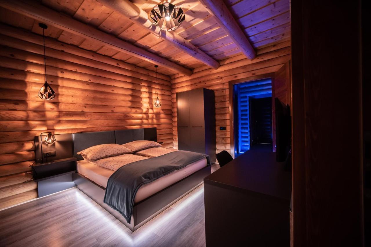 Mitosz Apartman Gyomaendrod Luaran gambar