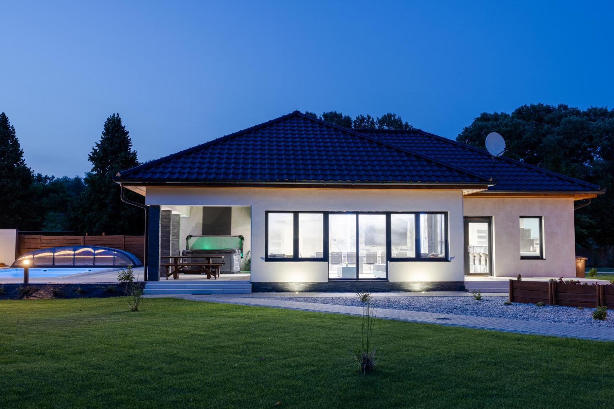 Mitosz Apartman Gyomaendrod Luaran gambar
